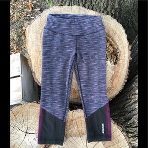 REEBOK CAPRI LEGGINGS BLACK/ PURPLE PRINT DESIGN